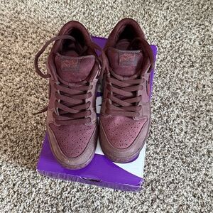 Size 9 nike sb dunk low Vday 2024